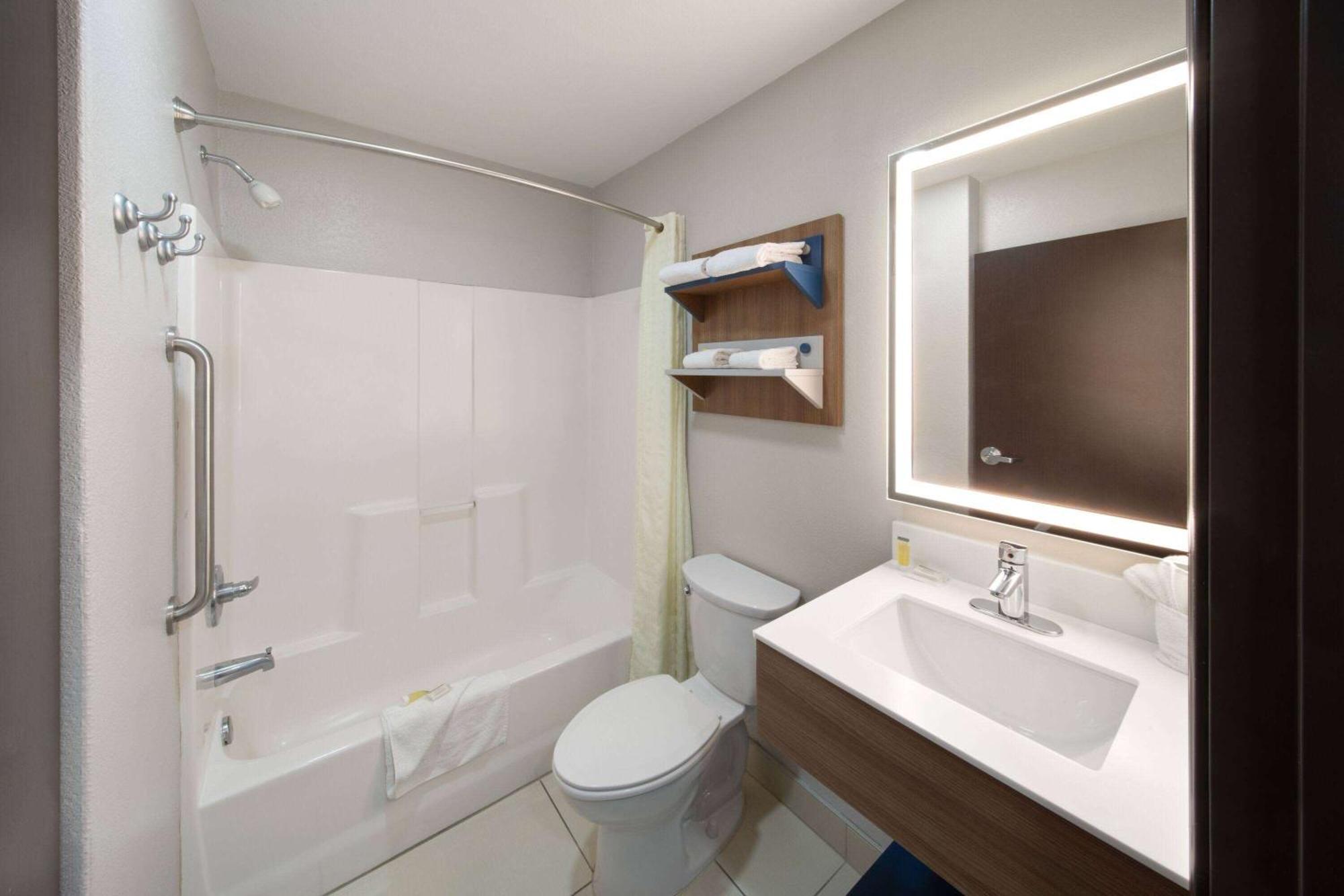 Microtel Inn & Suites By Wyndham Buda Austin South Esterno foto